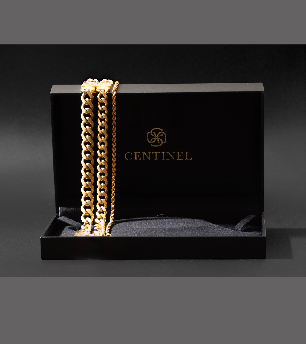 CENTINELで展開するゴールドカラーのチェーンを専用ジュエリーボックスにセットしたチェーン展開イメージ画像